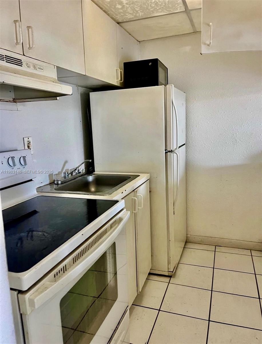 NEW WORLD CONDO APTS III - Residential Lease