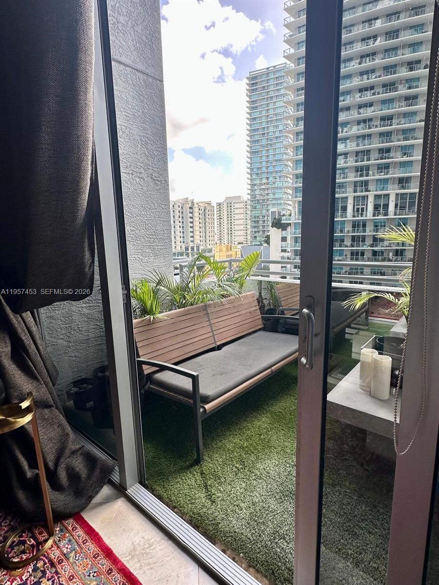 1050 Brickell Ave 818