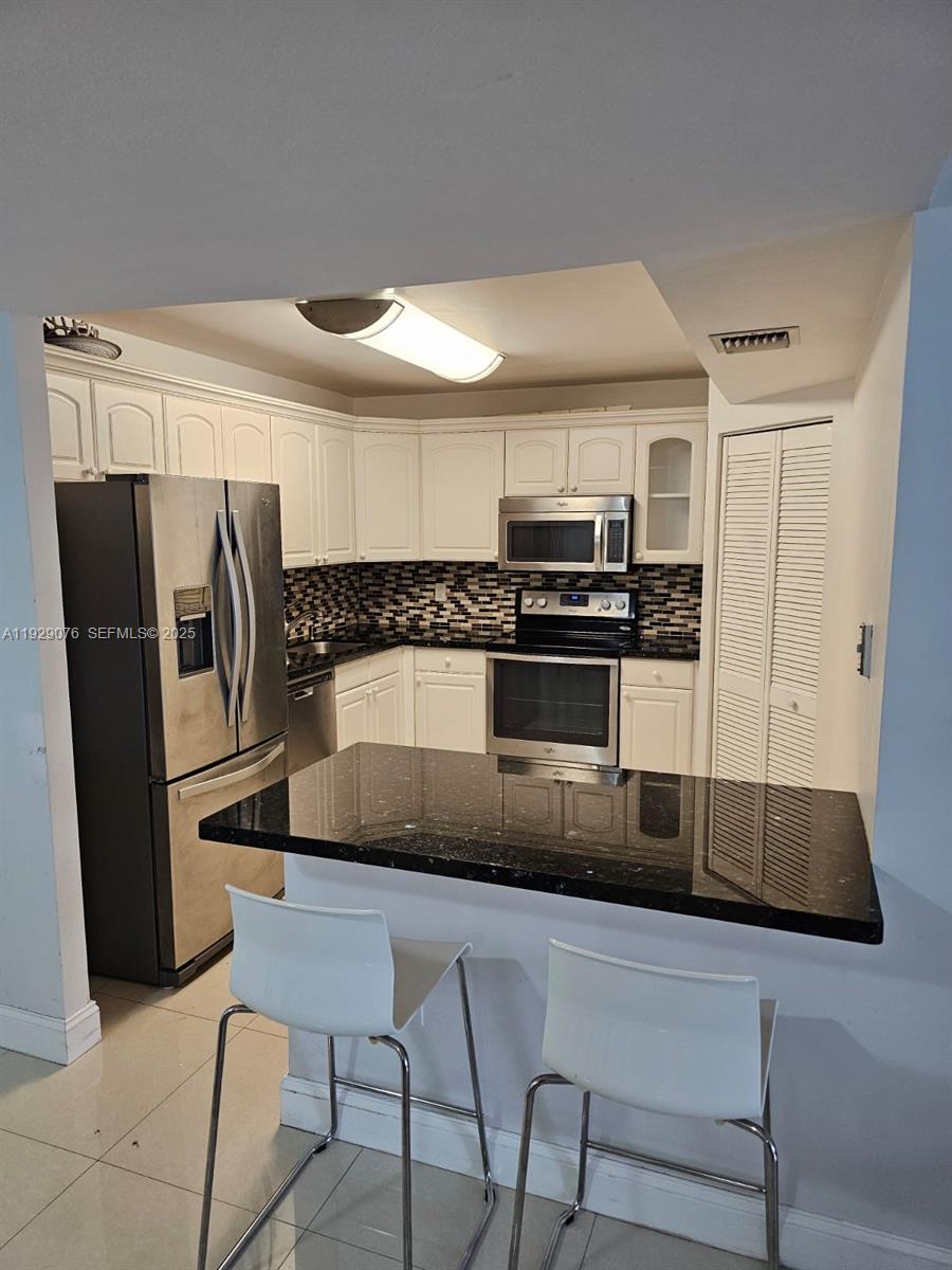 9273 Collins Ave 408