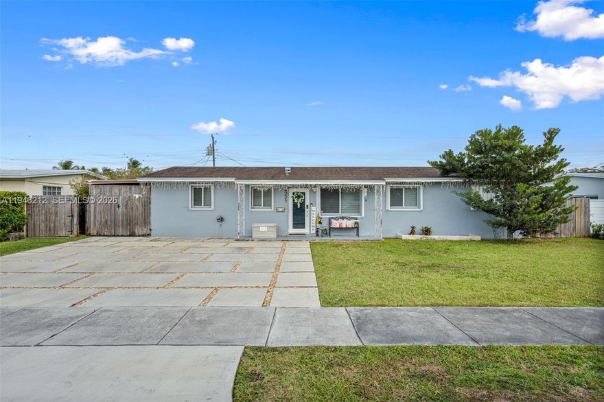 Located in a great, centrally located neighborhood close to restaurants, malls, and major expressways. Set in a family-friendly area, this home offers an open concept kitchen, dining and family area, plus a large yard perfect for hosting and entertaining.