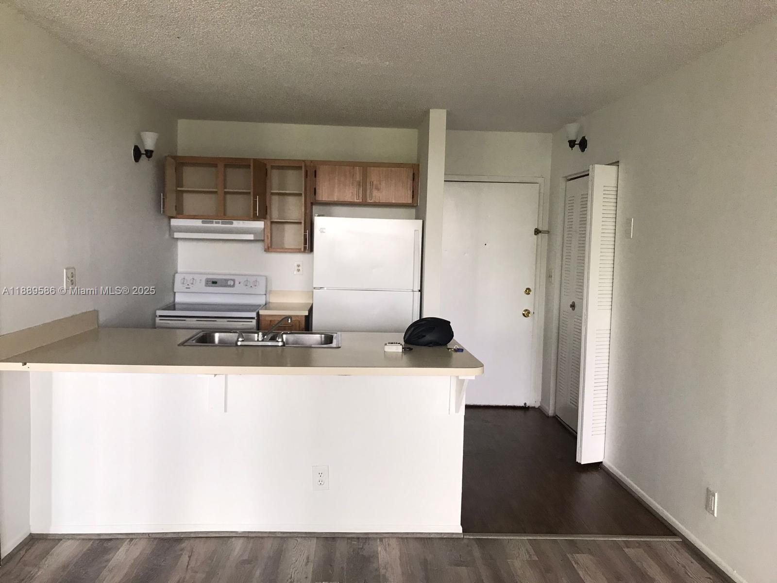 CORAL SPRINGS TOWER CLUB - Residential Lease