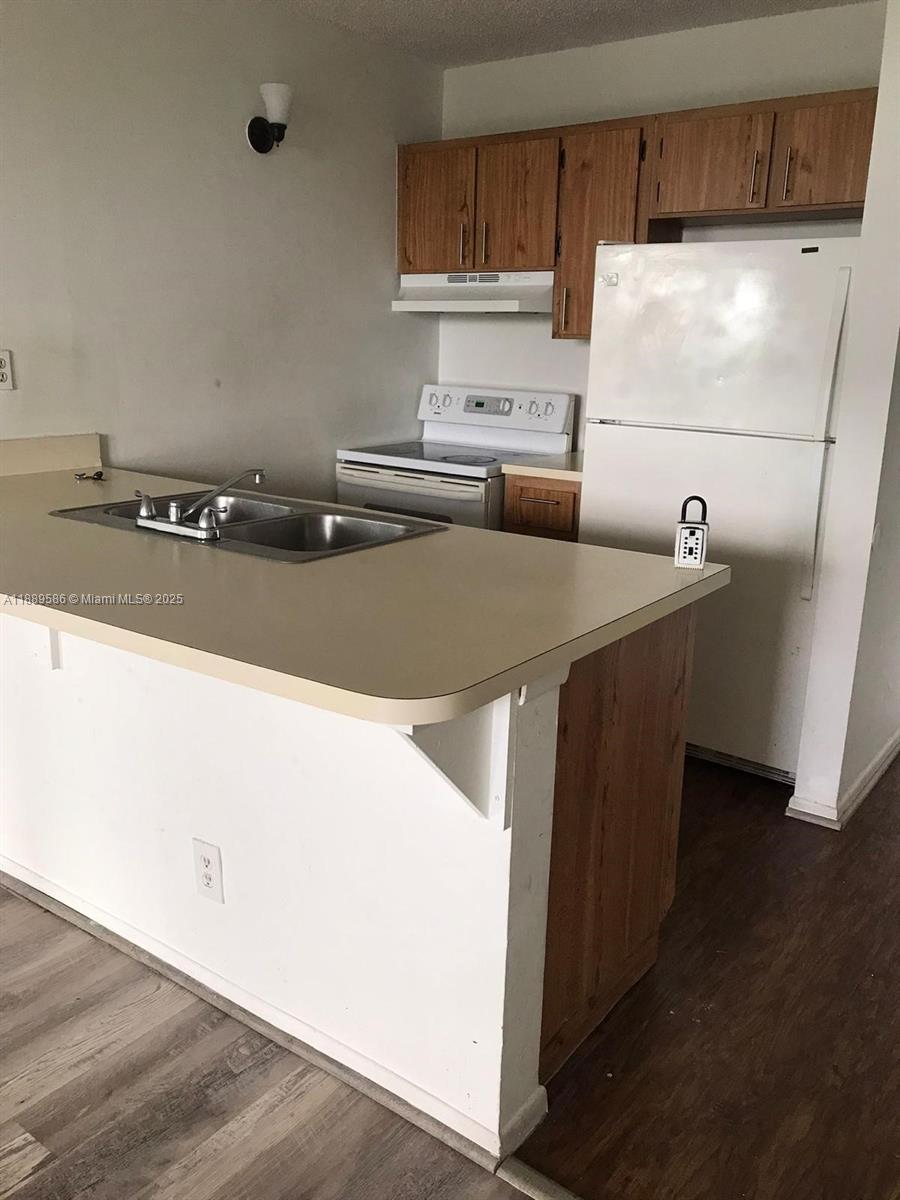 CORAL SPRINGS TOWER CLUB - Residential Lease
