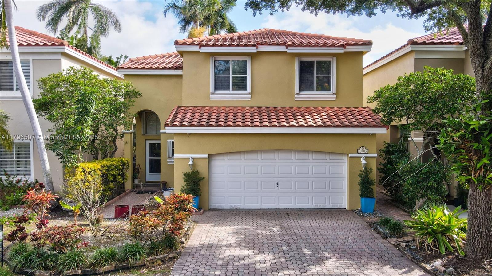 Property for Sale at 1741 E Trafalgar Cir, Hollywood, Broward County, Florida - Bedrooms: 3 
Bathrooms: 2  - $640,000