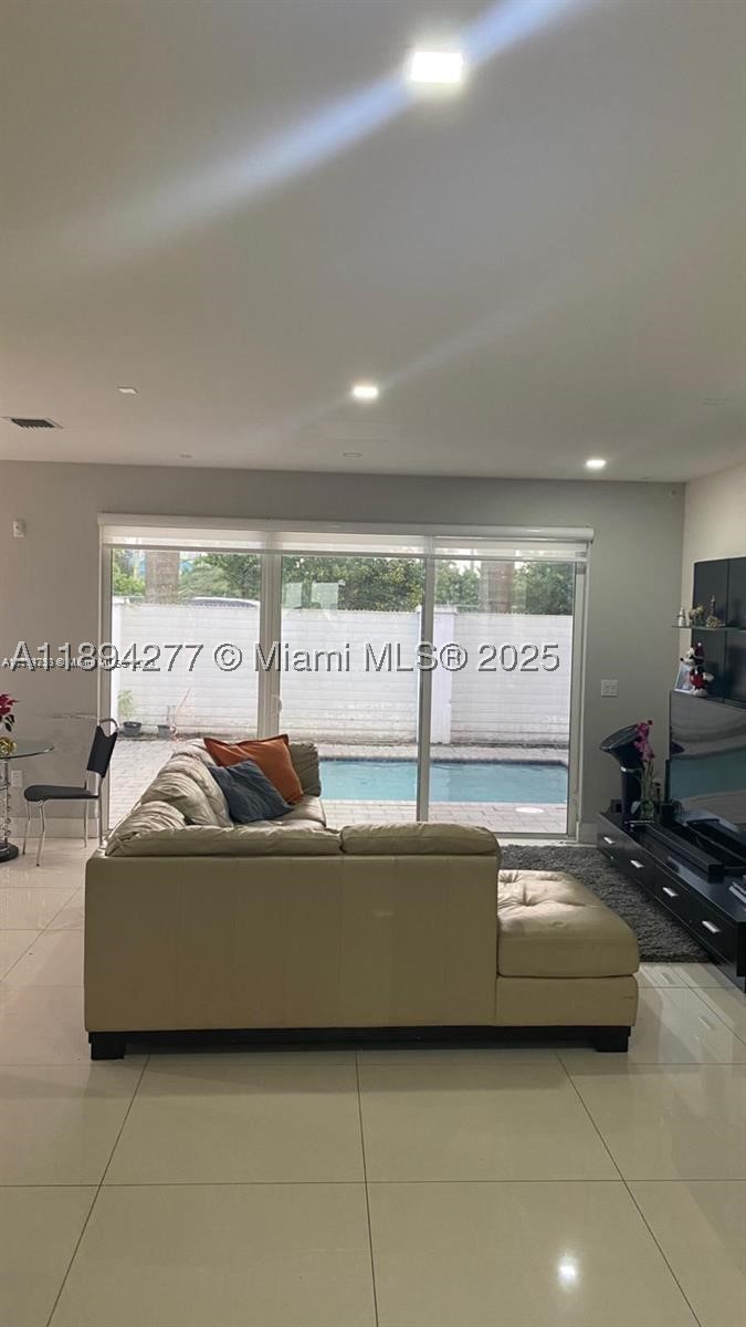 9880 NW 74th Ter
