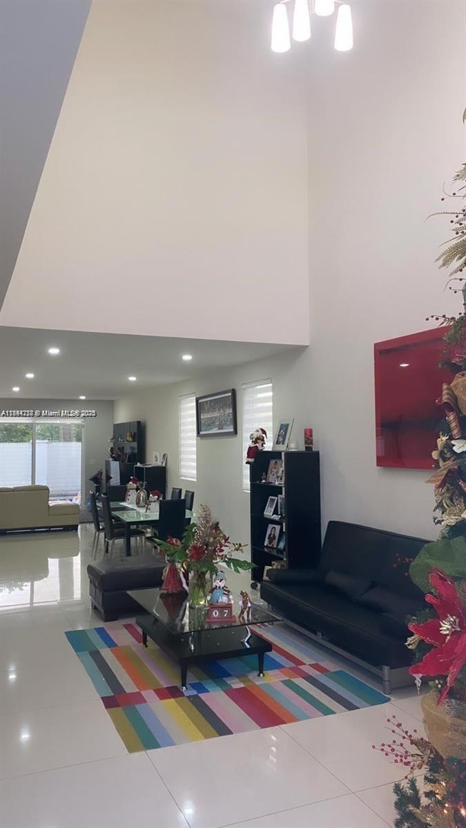 9880 NW 74th Ter