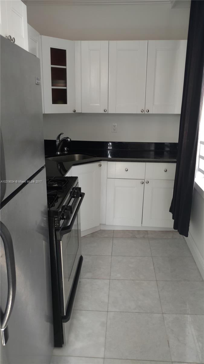 Lincoln Condo Un 16 - Residential Lease