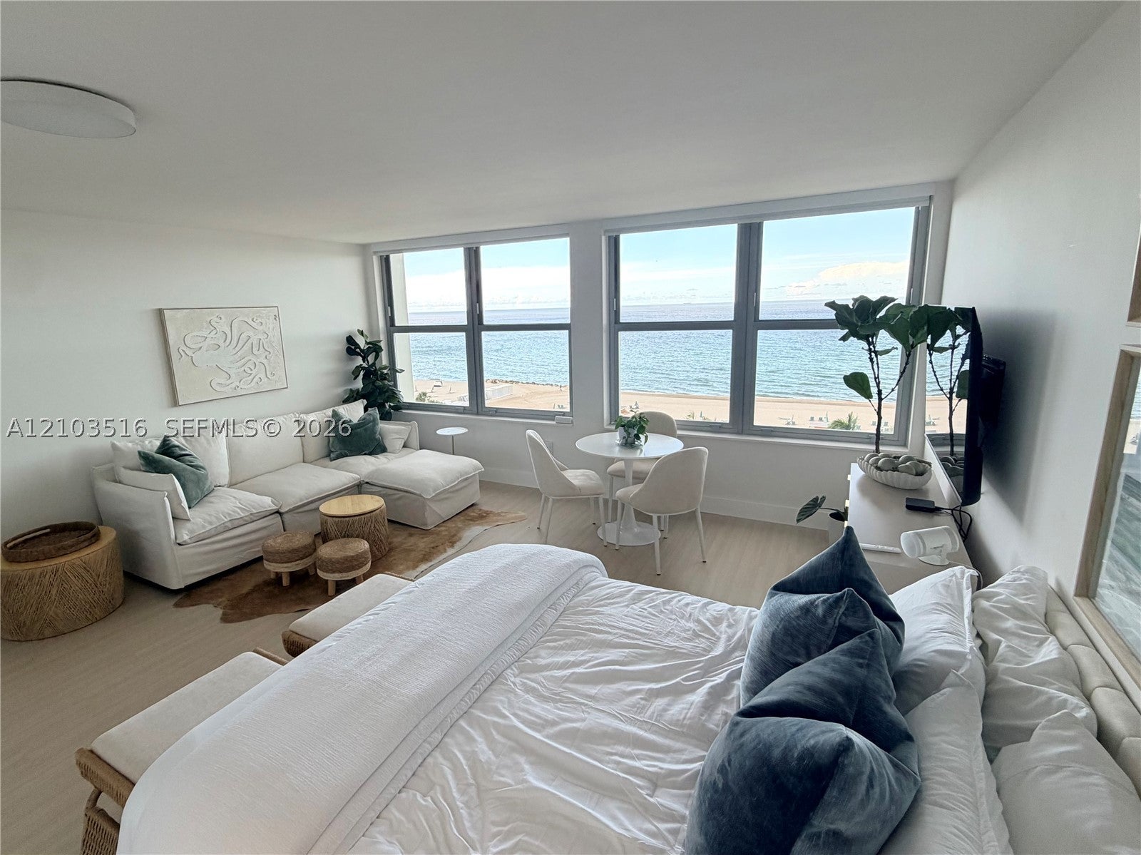2899 Collins Ave 931