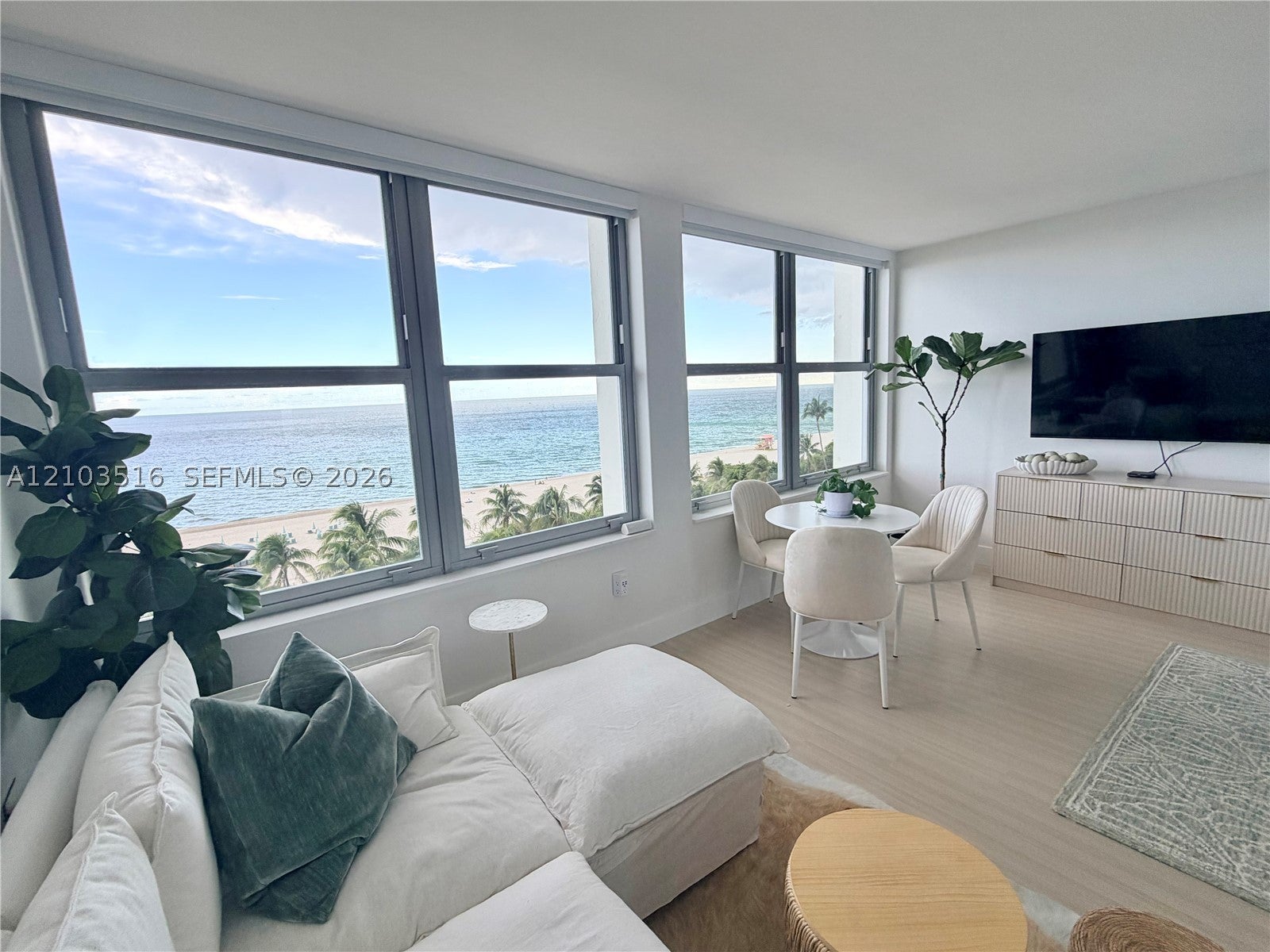 2899 Collins Ave