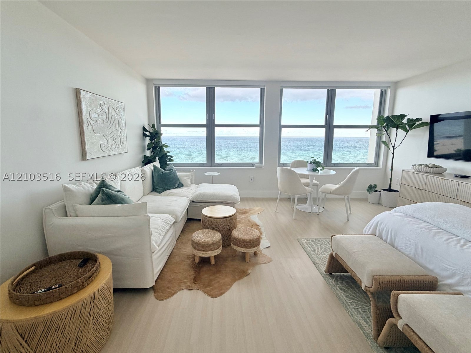 2899 Collins Ave 931