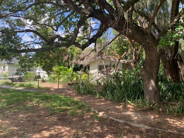 15701 NW 39th Ct