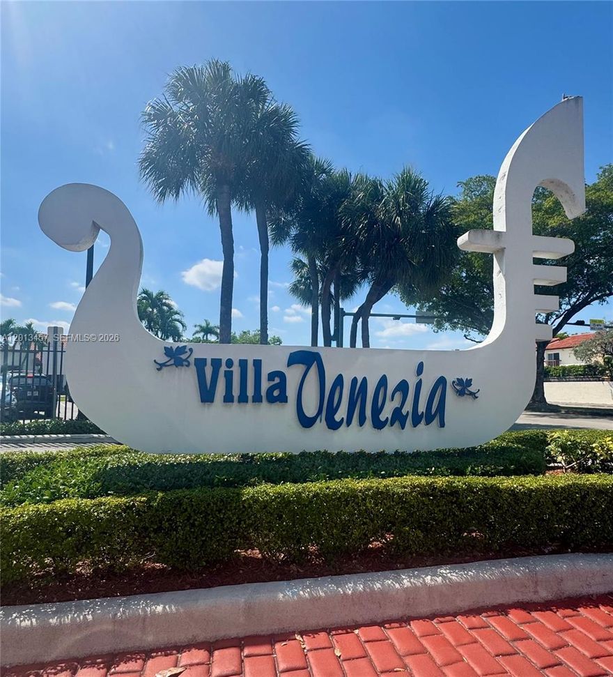 This waterfront Beauty won't last on the market, amaizig townhome in a well stablished neighborhood, close to Florida Turnpike and 5 minutes from FIU, great view of the lake to relaxed, Kitchen is been remodeled together with downstairs guess bath, Nice Balcony off the principal room to enjoy the view of the lake form the privacy of your room.
Accordion Shutters through; A/C replaced 4 years ago, Roof was replace two years ago, also 40 years inspection was done and passed;  Association has reserves .
Motivated Seller.