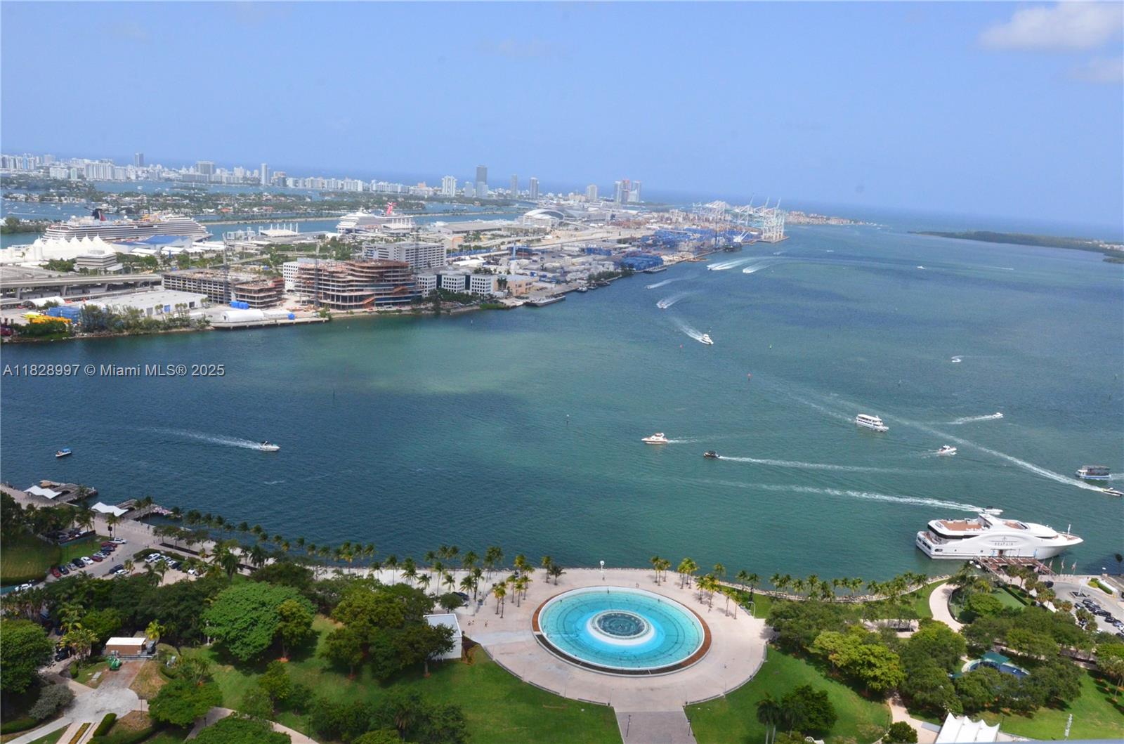 Welcome to unit 4706 of 50 Biscayne, a spectacular luxury apartment located in one of Downtown Miami's most iconic buildings. Situated on the 47th floor, this residence offers unparalleled panoramic views of Biscayne Bay, Bayfront Park, and the iconic city skyline.
This contemporary-designed unit features 2 bedrooms + den and 2 bathrooms a modern kitchen with stainless steel appliances, granite countertops, and a spacious private balcony perfect for enjoying the sunrise over the Atlantic Ocean. High ceilings, floor-to-ceiling windows, and high-end finishes combine to offer a sophisticated and comfortable residential experience.