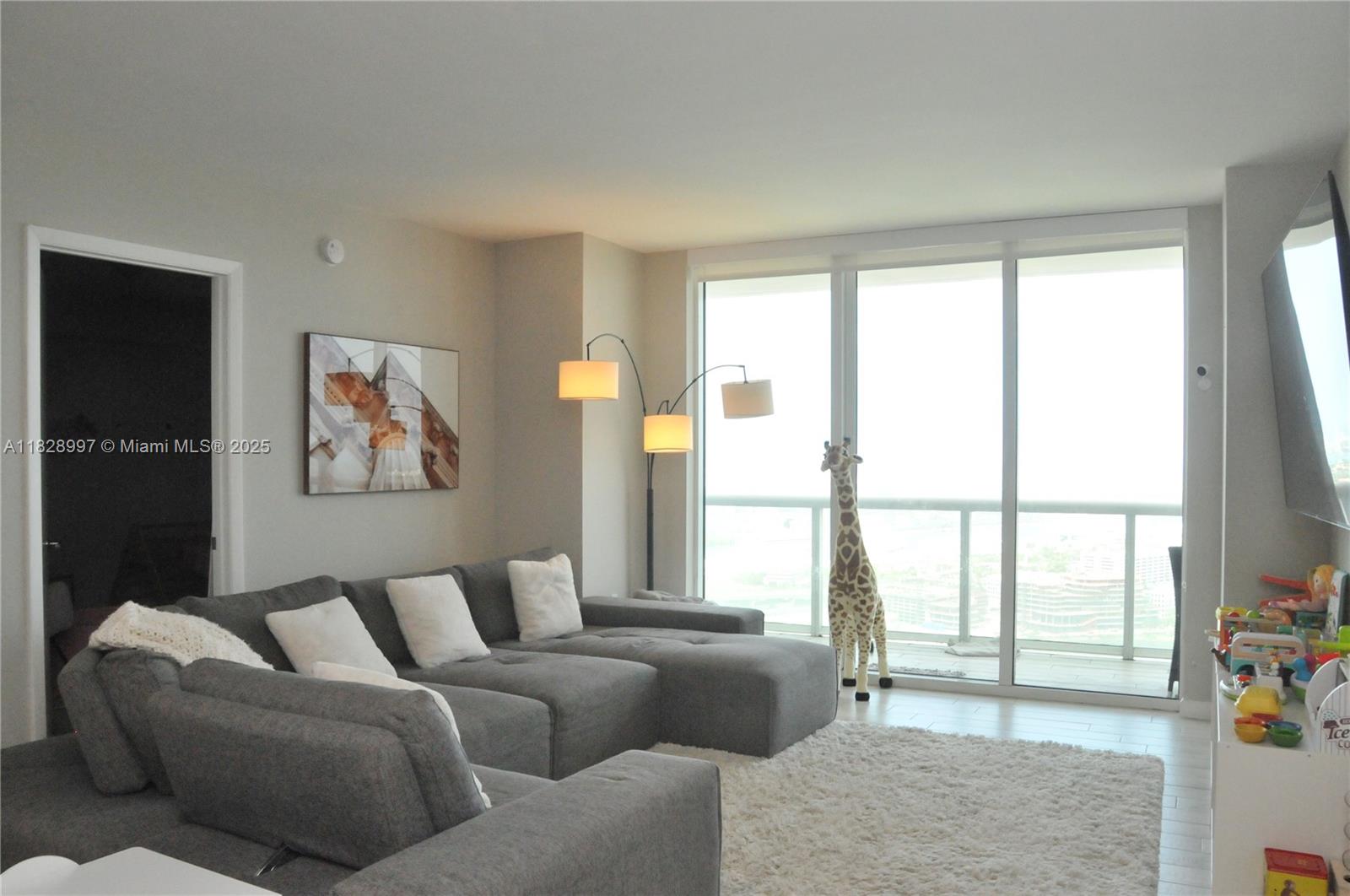 Spectacular luxury apartment located in one of Downtown Miami's most iconic buildings. This residence offers unparalleled panoramic views of Biscayne Bay, Bayfront Park, and the iconic city skyline. This contemporary-designed unit features 2 bedrooms + den and 2 bathrooms a modern kitchen with stainless steel appliances, granite countertops, and a spacious private balcony perfect for enjoying the sunrise over the Atlantic Ocean. High ceilings, floor-to-ceiling windows, and high-end finishes combine to offer a sophisticated and comfortable residential experience, Incredible Amenities: Pool, Gym, Pilates room, Sauna, Stem Room, working space, Walking distance to Kaseya Center, Bayside Mall, Whole Food, Brickell, Best Restaurants as: ZUMA, Novikov, Mastro, Hell Kitchen.