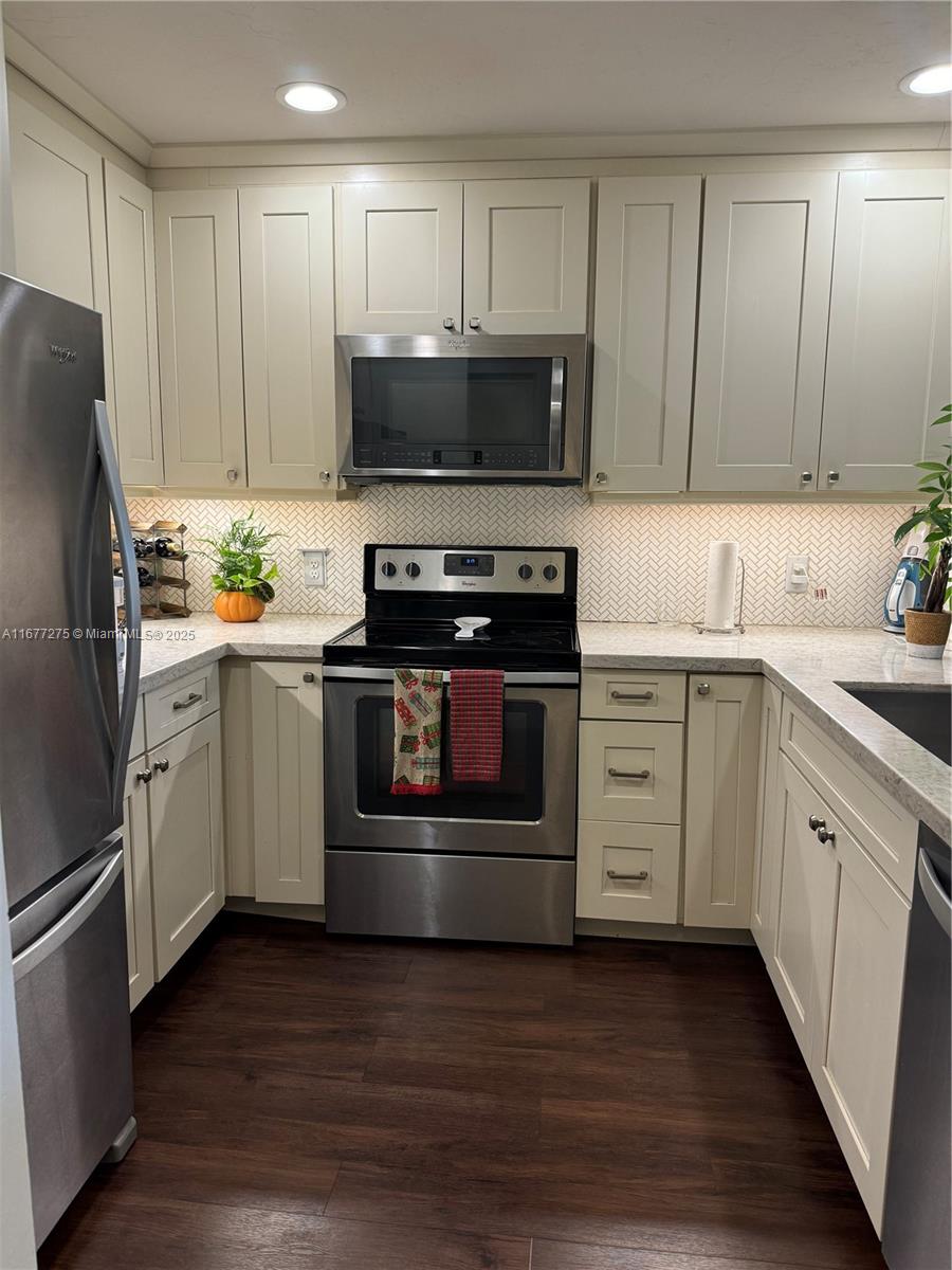 CHATEAU DE VILLE CONDO - Residential