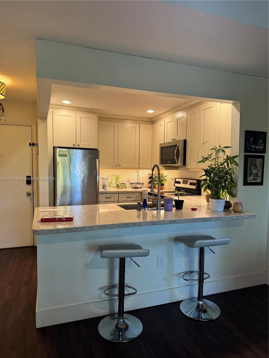 CHATEAU DE VILLE CONDO - Residential