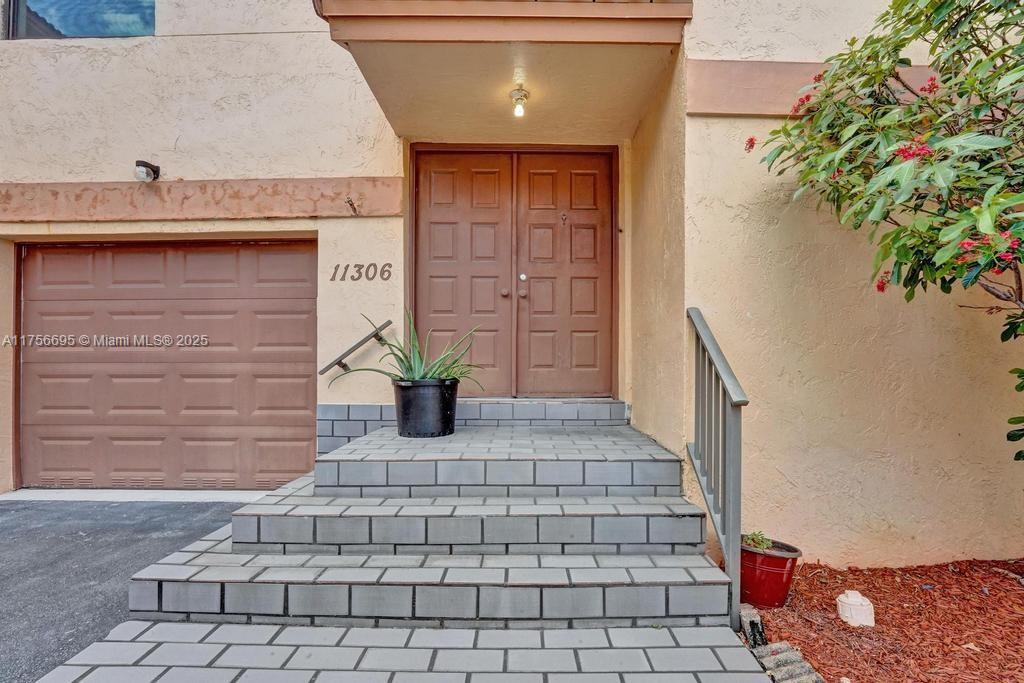 11306 Sw 9th Ct, Pembroke Pines, Miami-Dade County, Florida - 2 Bedrooms  
3 Bathrooms - 
