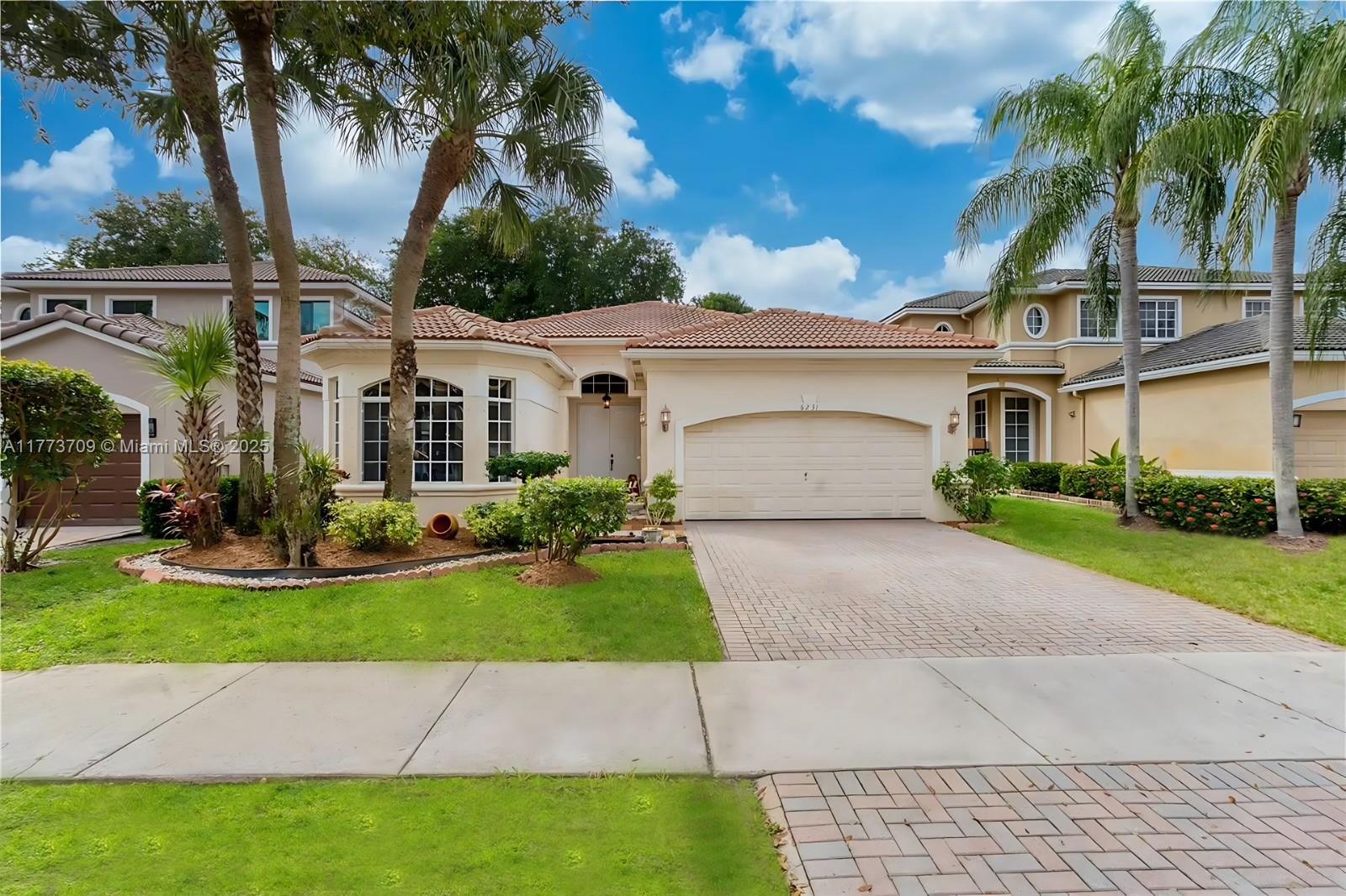6231 Sw 195th Ave, Pembroke Pines, Miami-Dade County, Florida - 3 Bedrooms  
2 Bathrooms - 