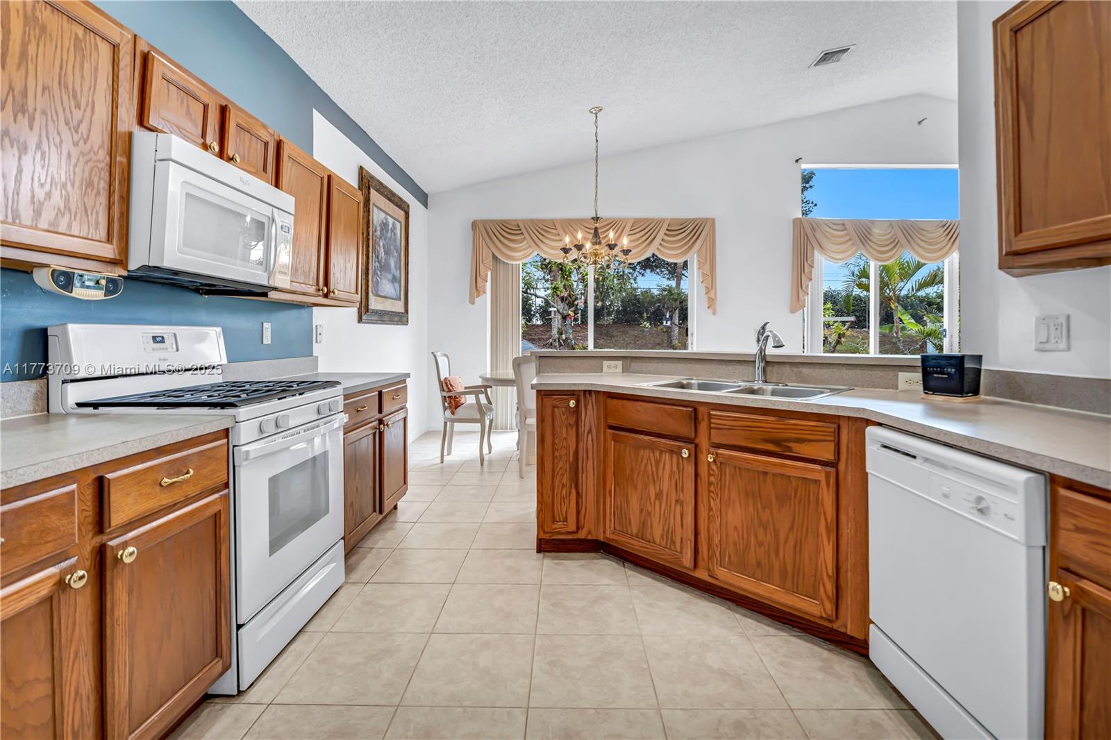 Laguna Isles - Residential