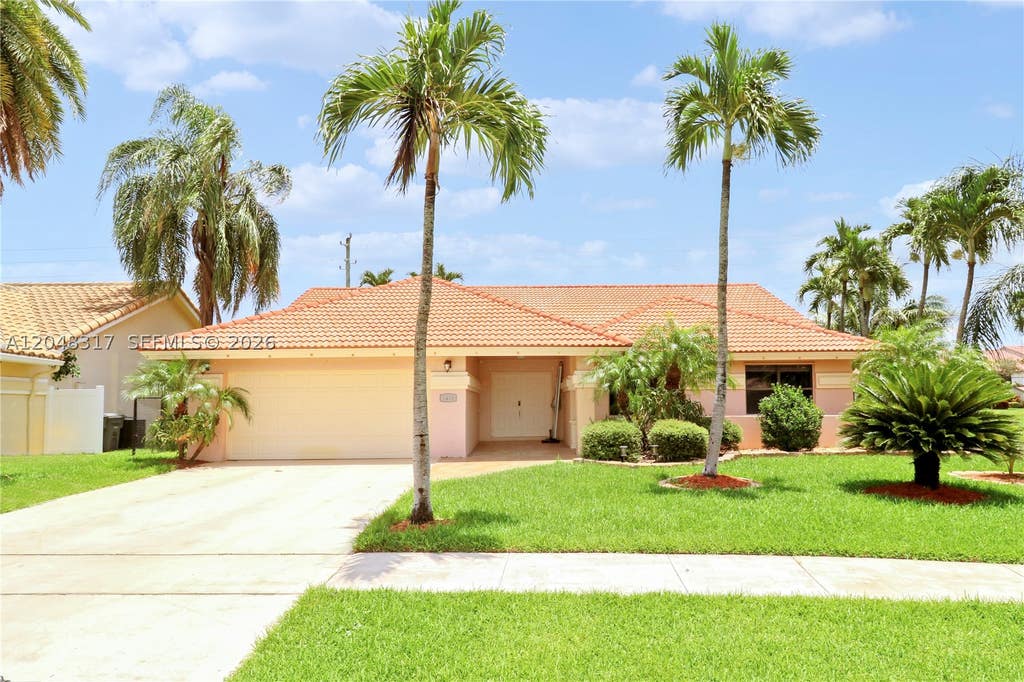 Photo of 9496 Sun Pointe Dr, Boynton Beach, FL 33437 (MLS # A12048317)