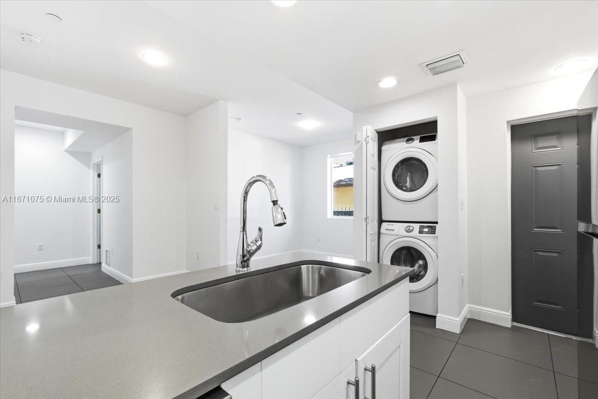541 NW 33rd St 1