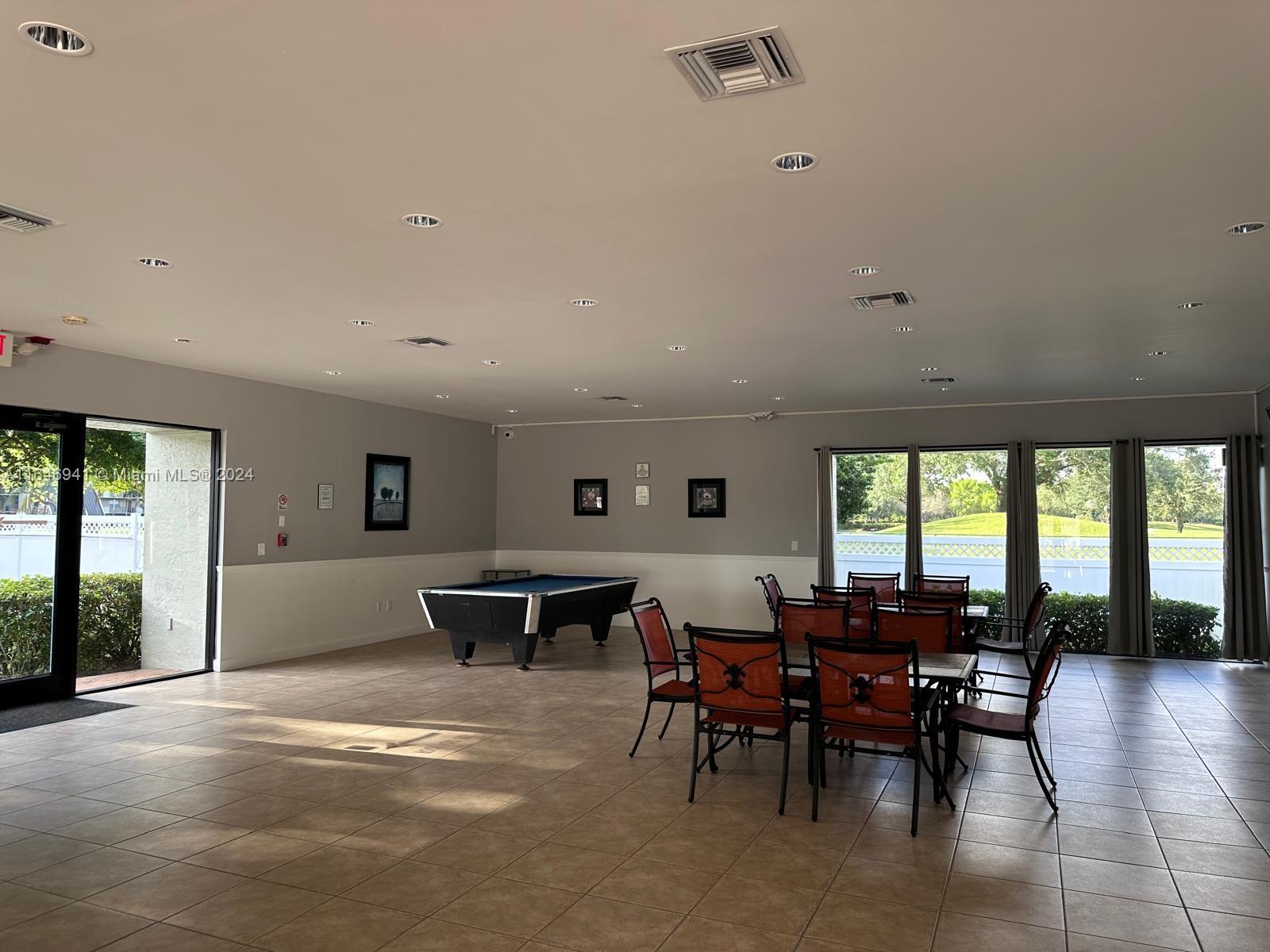 ROLLING HILLS GOLF AND - Residential