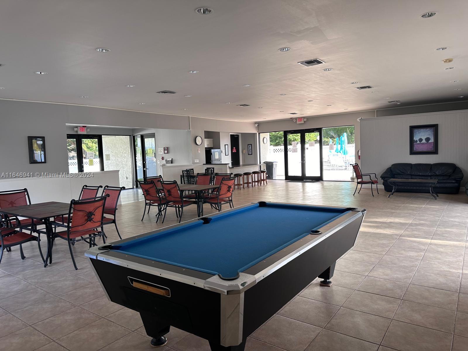 ROLLING HILLS GOLF AND - Residential
