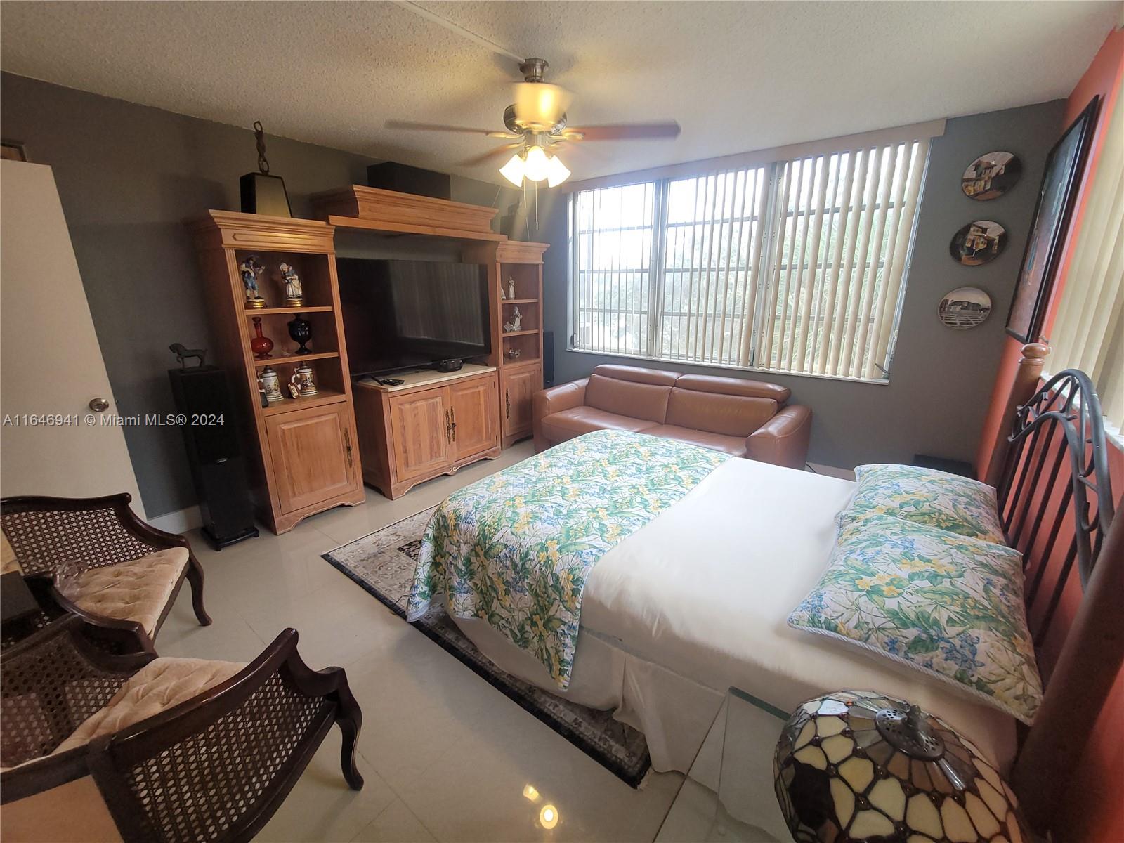 ROLLING HILLS GOLF AND - Residential