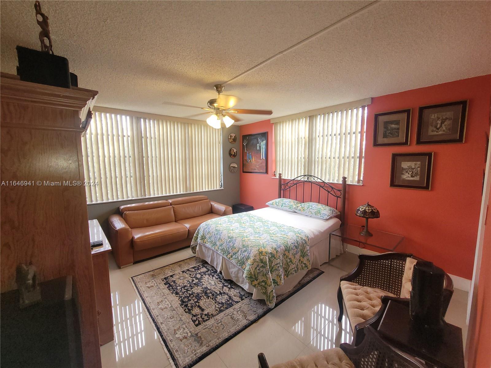 ROLLING HILLS GOLF AND - Residential