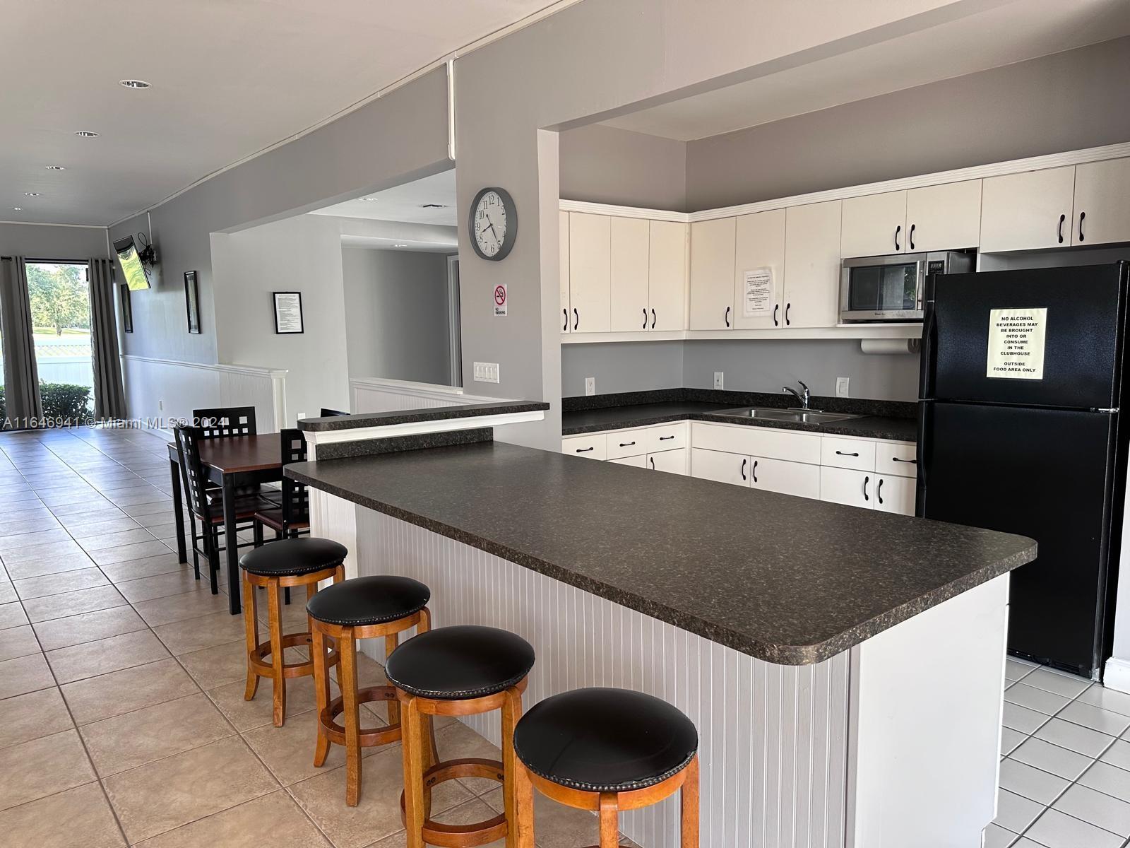 ROLLING HILLS GOLF AND - Residential
