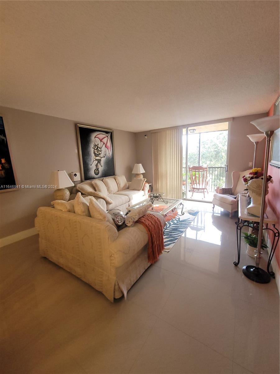 ROLLING HILLS GOLF AND - Residential