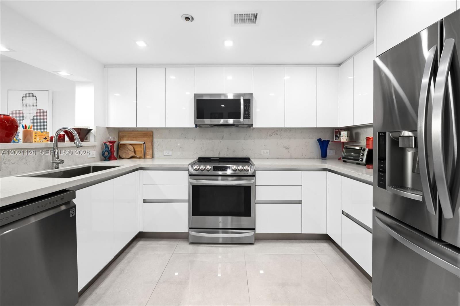 CLUB ATLANTIS CONDO - Residential