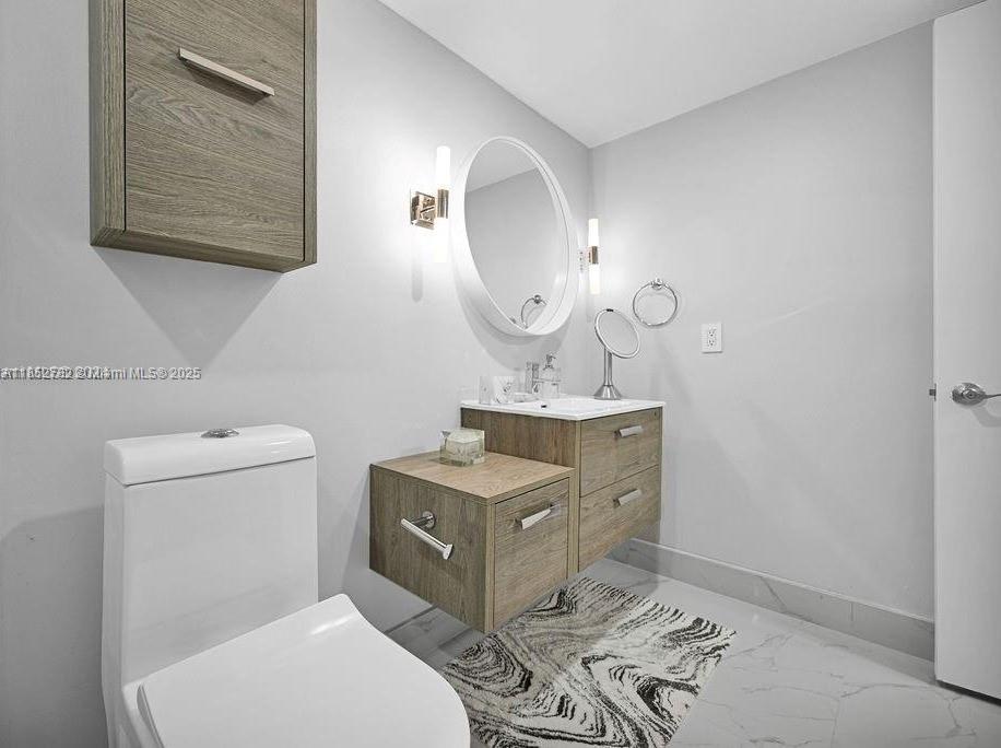 2851 NE 183rd St 111E