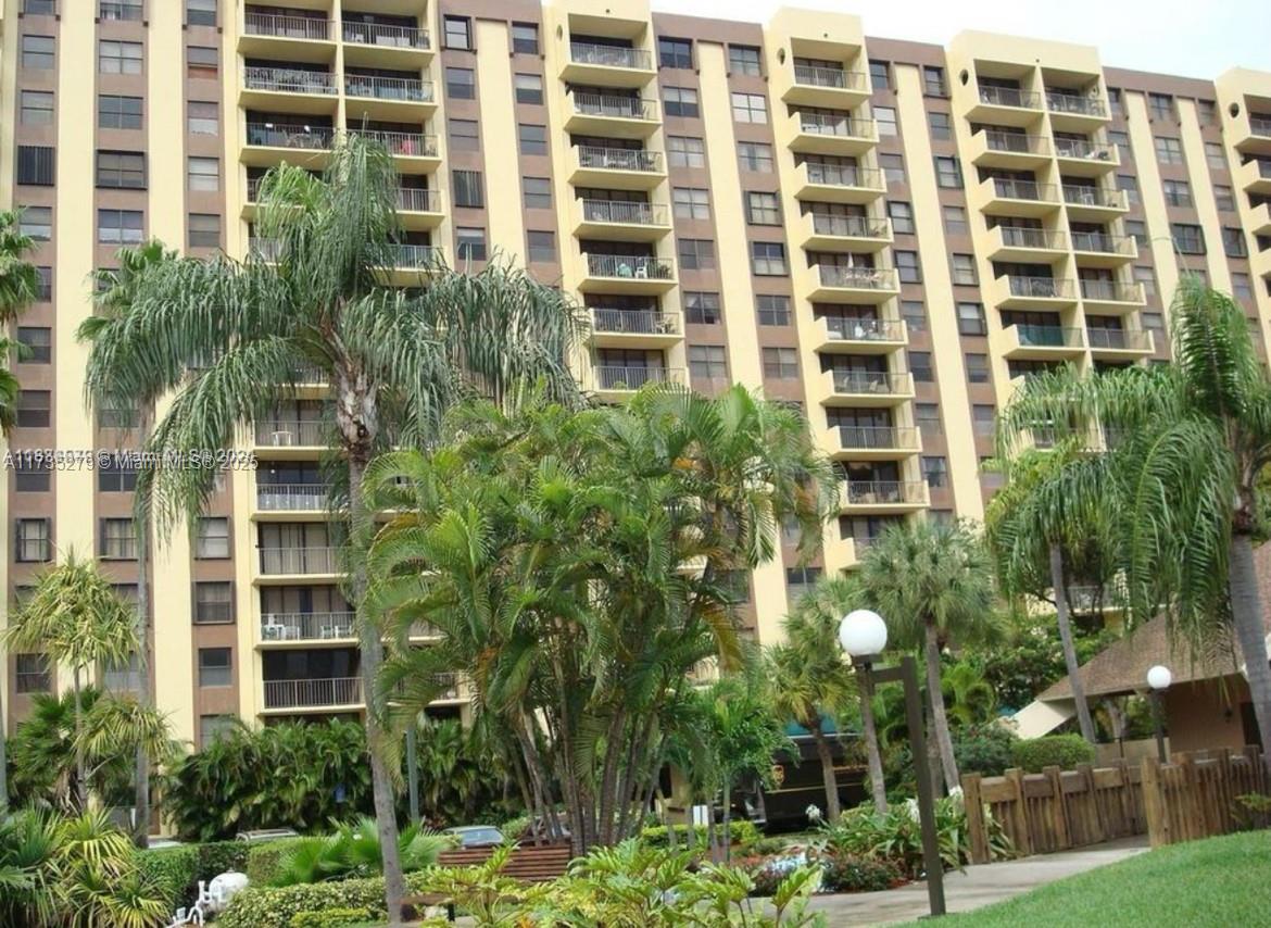GREENWICH PH I CONDO - Residential