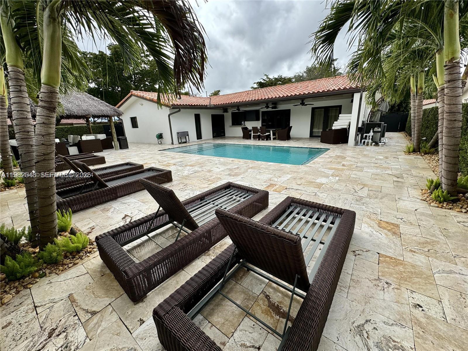 MIAMI LAKES-LAKE GLENN EL - Residential