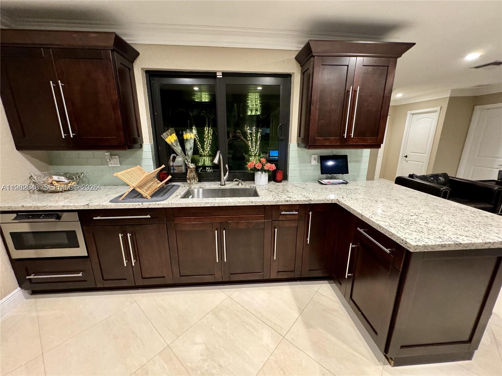 MIAMI LAKES-LAKE GLENN EL - Residential