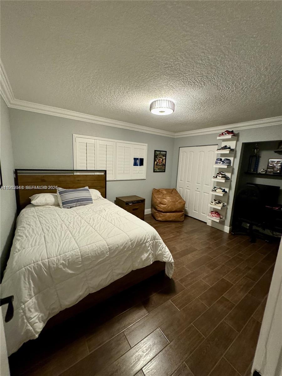 MIAMI LAKES-LAKE GLENN EL - Residential