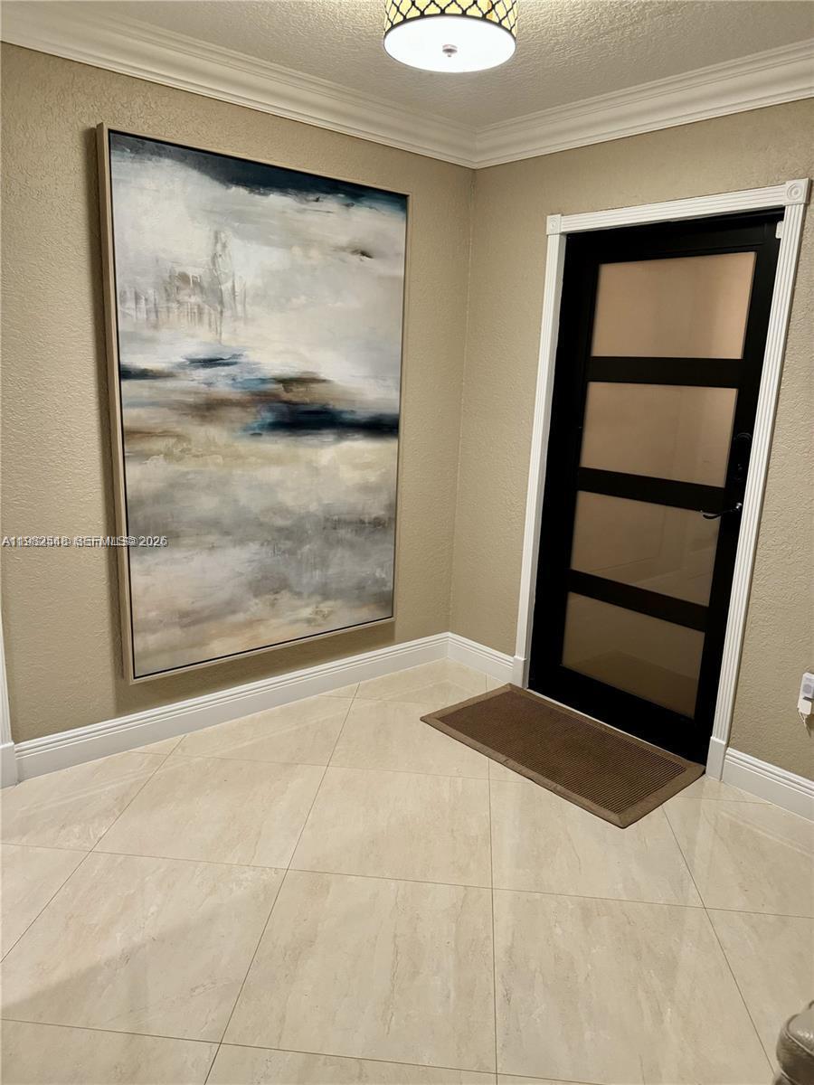 MIAMI LAKES-LAKE GLENN EL - Residential