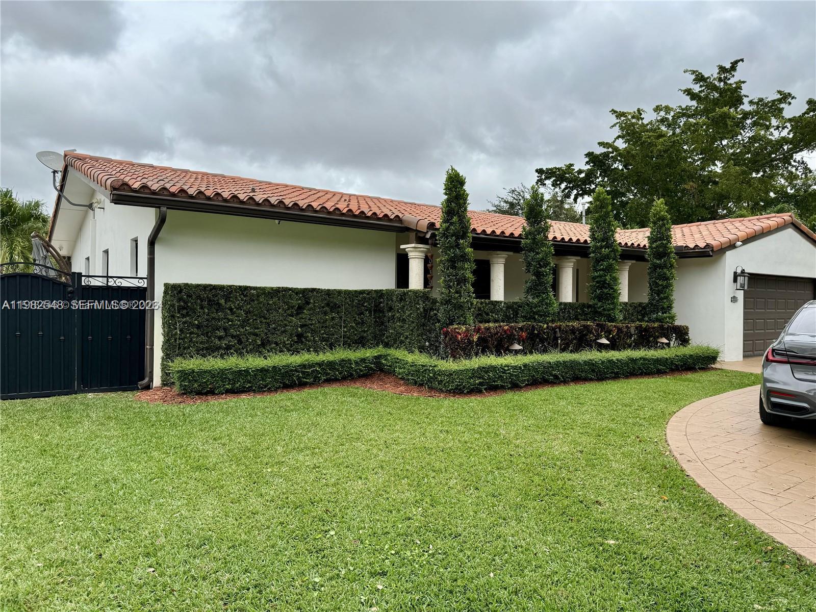 MIAMI LAKES-LAKE GLENN EL - Residential