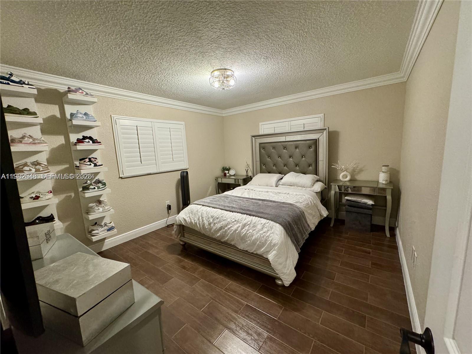 MIAMI LAKES-LAKE GLENN EL - Residential