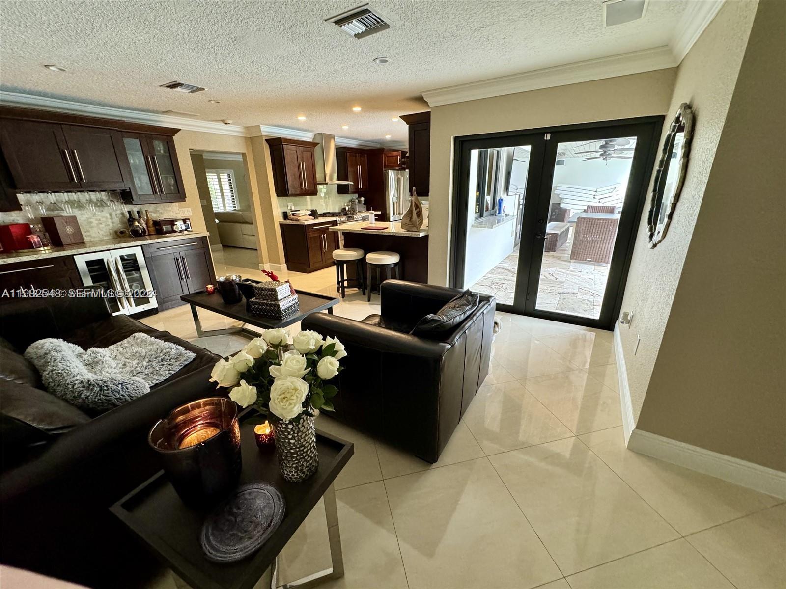 MIAMI LAKES-LAKE GLENN EL - Residential