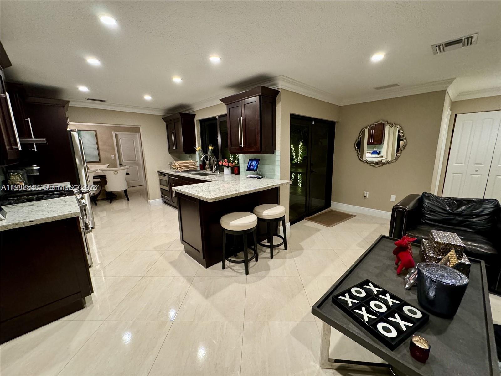 MIAMI LAKES-LAKE GLENN EL - Residential