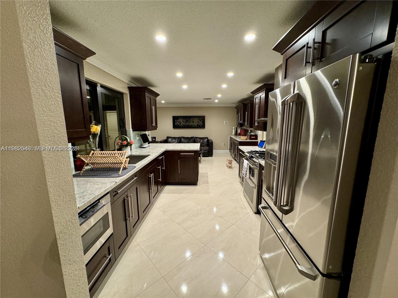 MIAMI LAKES-LAKE GLENN EL - Residential