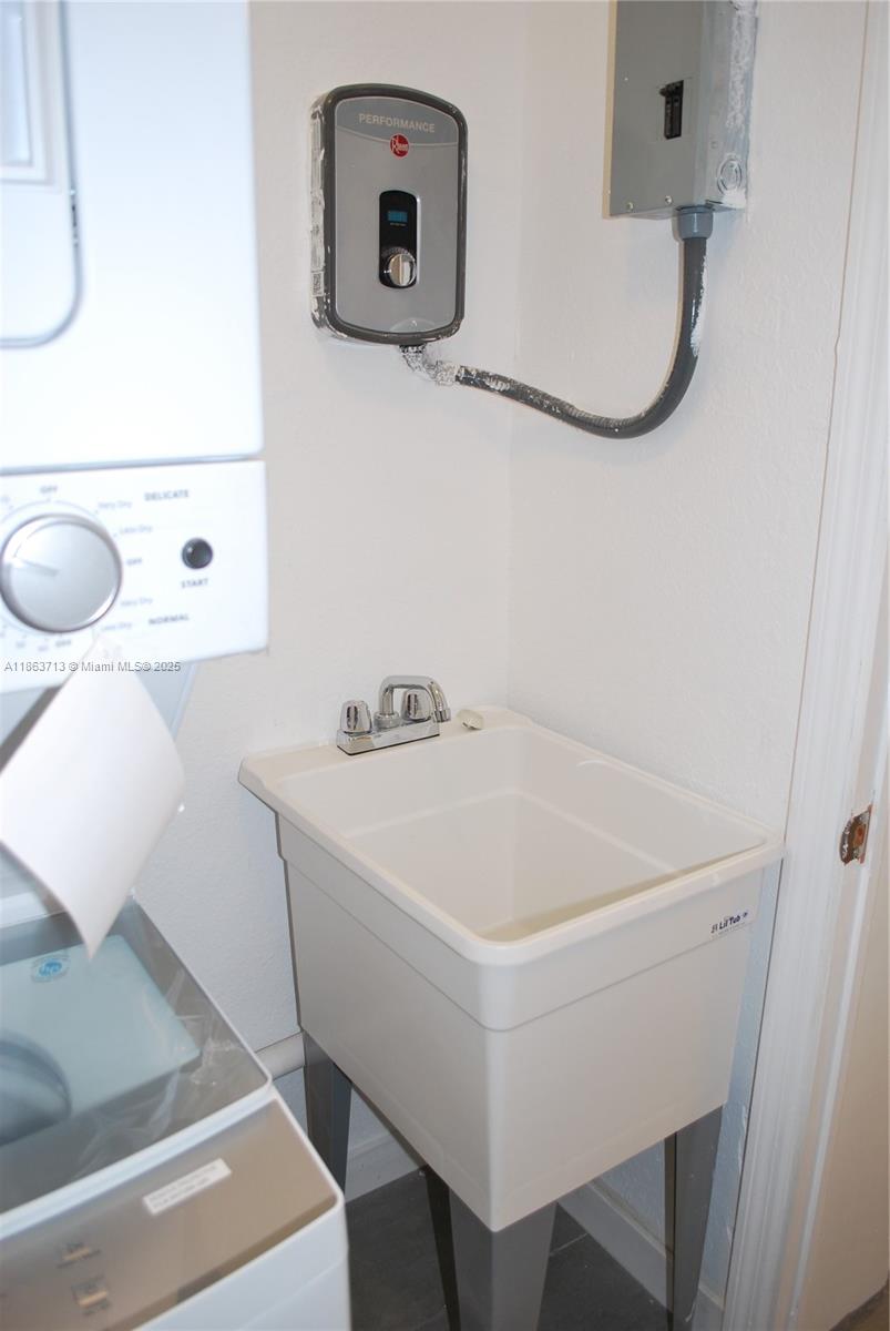 FELLER ESTATES - Residential Income