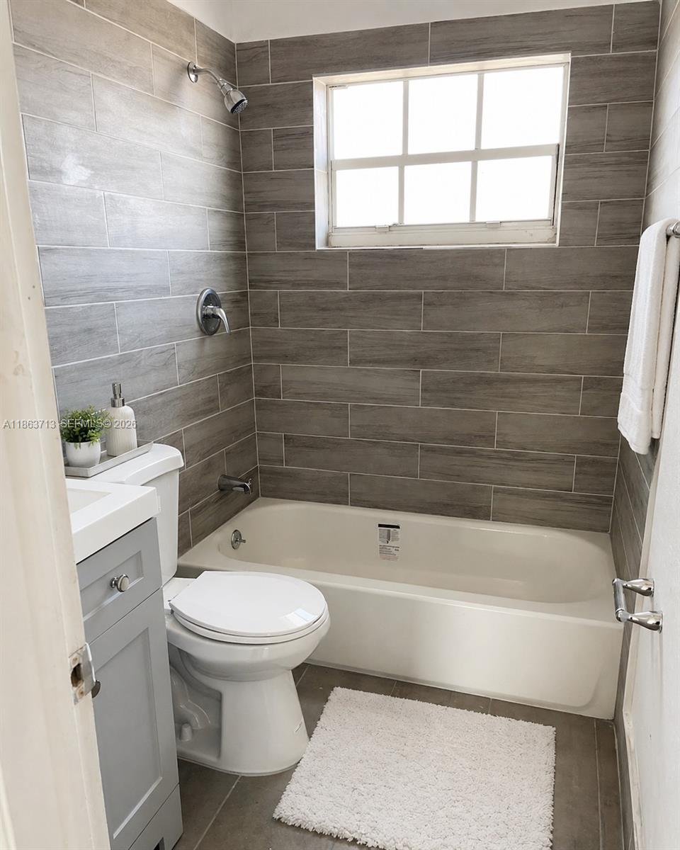 3621 NE 1st Ter