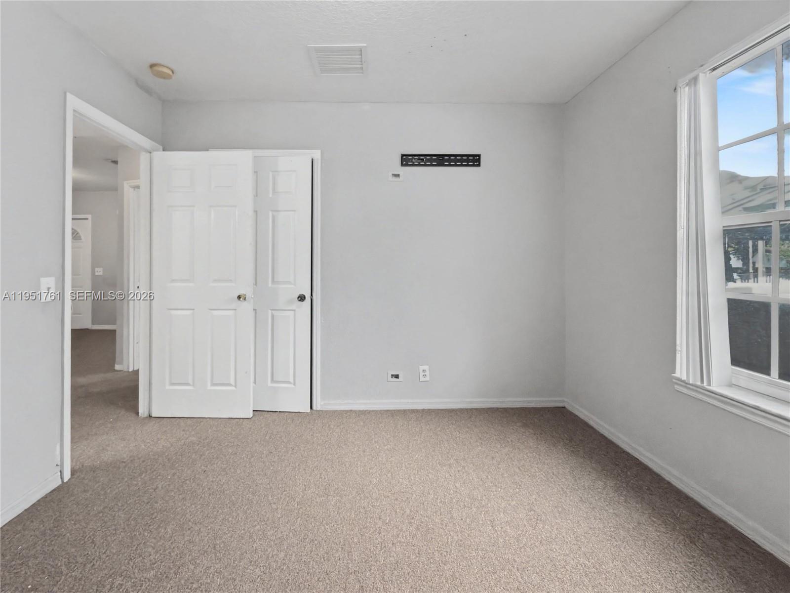 NO MIAMI EST SEC 3 - Residential