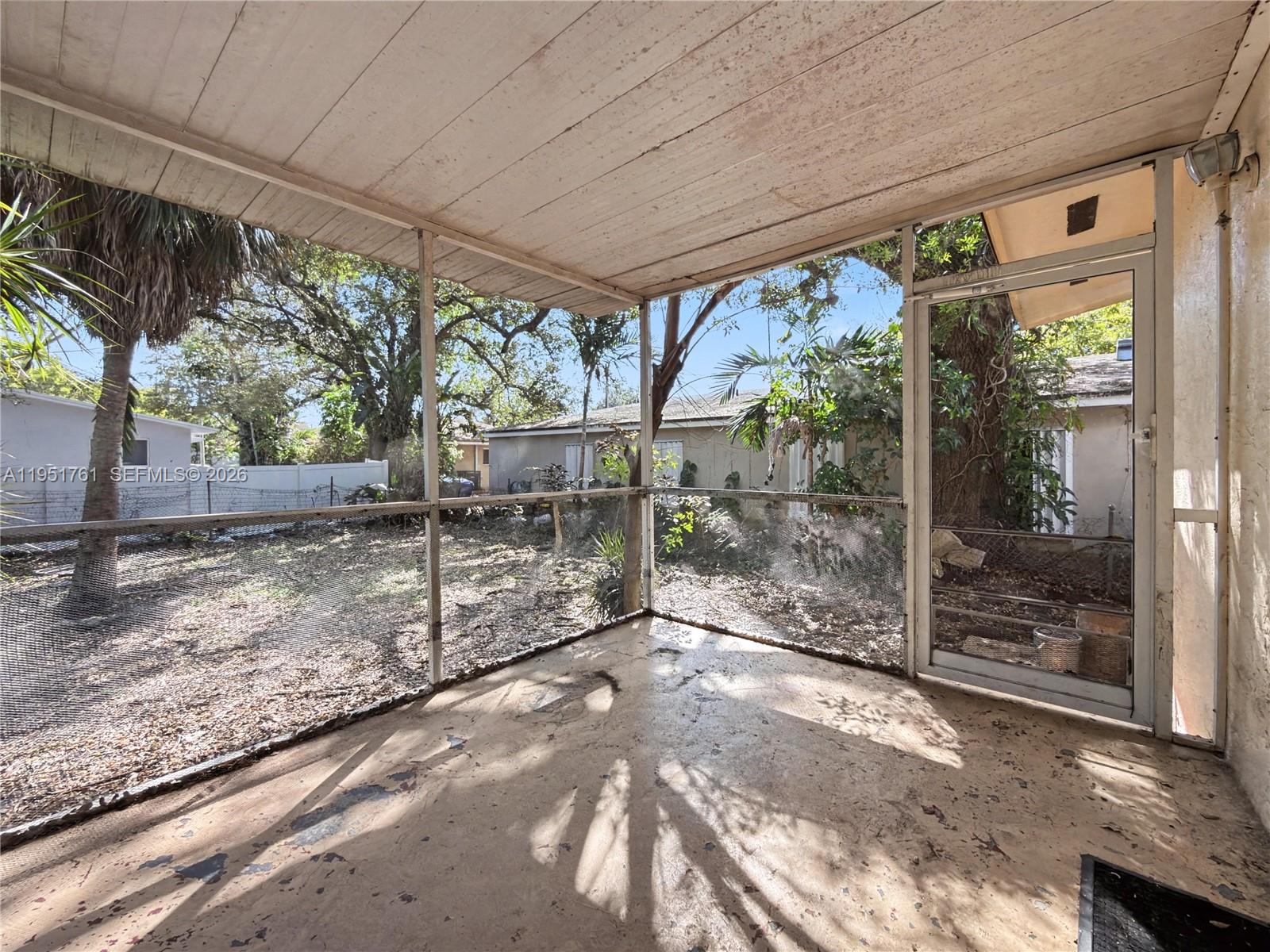 NO MIAMI EST SEC 3 - Residential