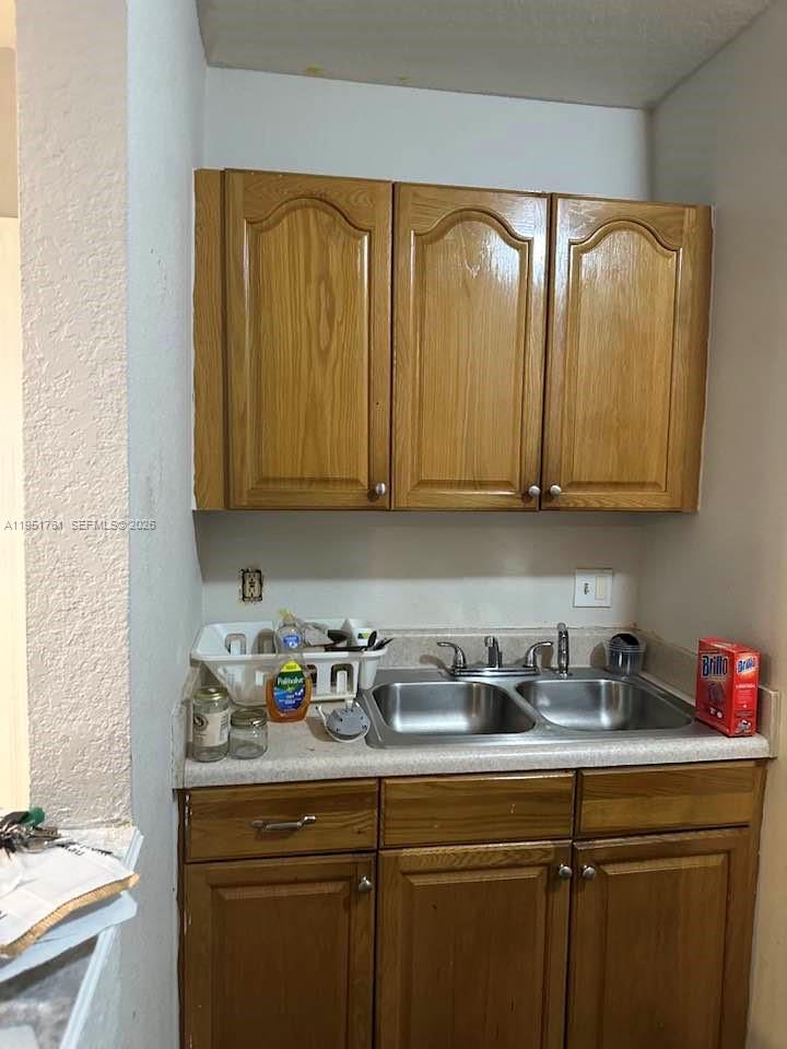 NO MIAMI EST SEC 3 - Residential