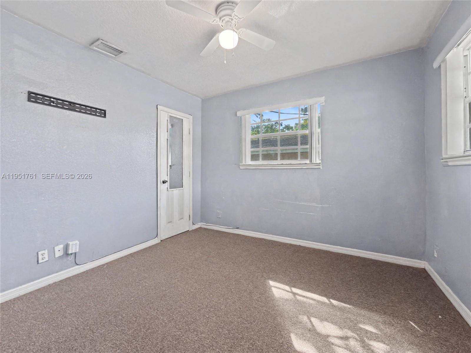 NO MIAMI EST SEC 3 - Residential