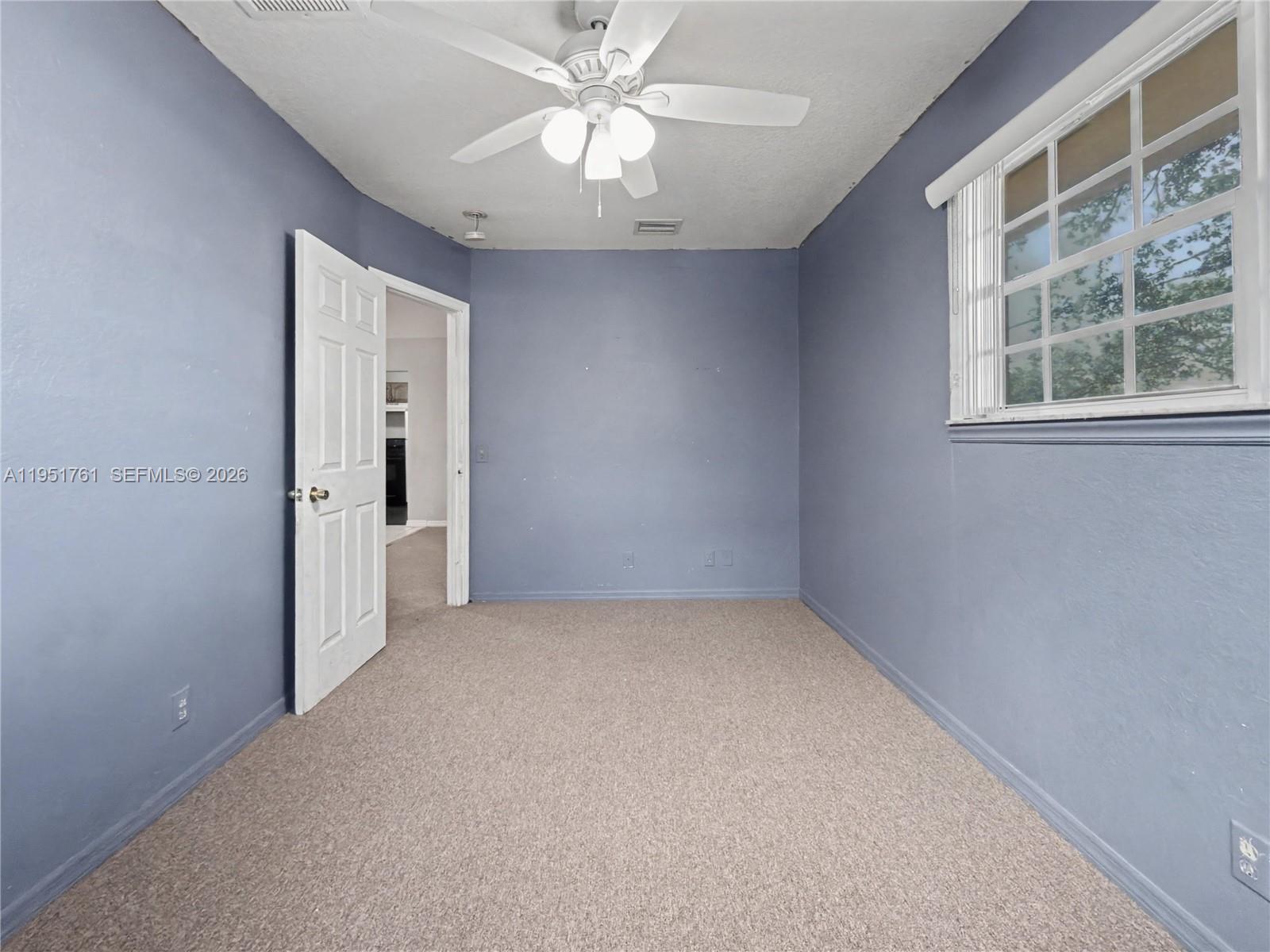 NO MIAMI EST SEC 3 - Residential