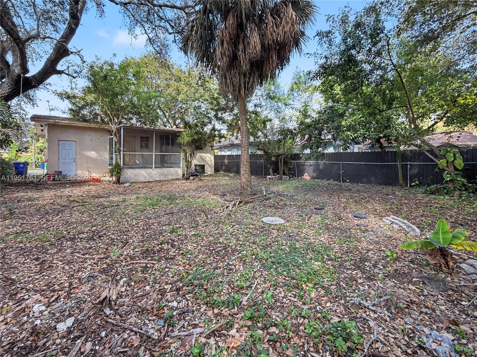 NO MIAMI EST SEC 3 - Residential